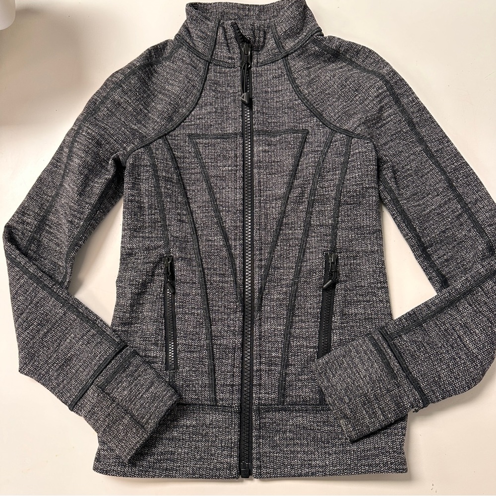 Ivivva perfect your practice track jacket 6 LIKE NEW 🖤🖤